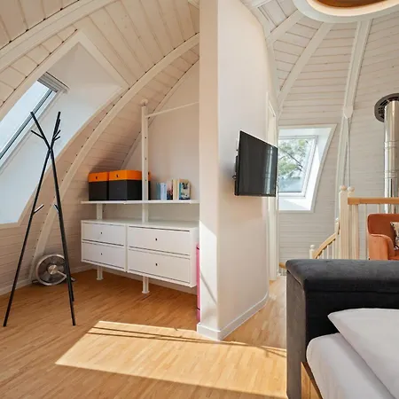 Kugelhaus Kugellager - Besonderer Rueckzugsort In Runder Bauweise - Reduziert, Ruhig Und Naturnah Am Tollensesee