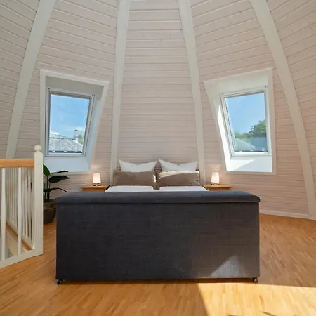 Feriehus Kugelhaus Kugellager - Besonderer Rueckzugsort In Runder Bauweise - Reduziert, Ruhig Und Naturnah Am Tollensesee *